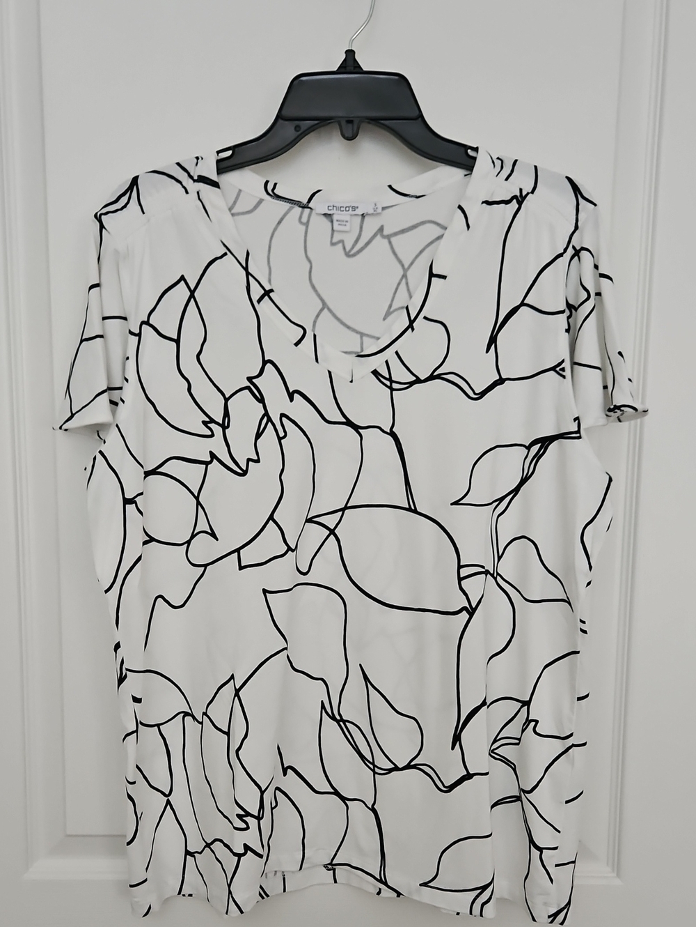 Chico's Women's Black & White Floral V-Neck Top, XL